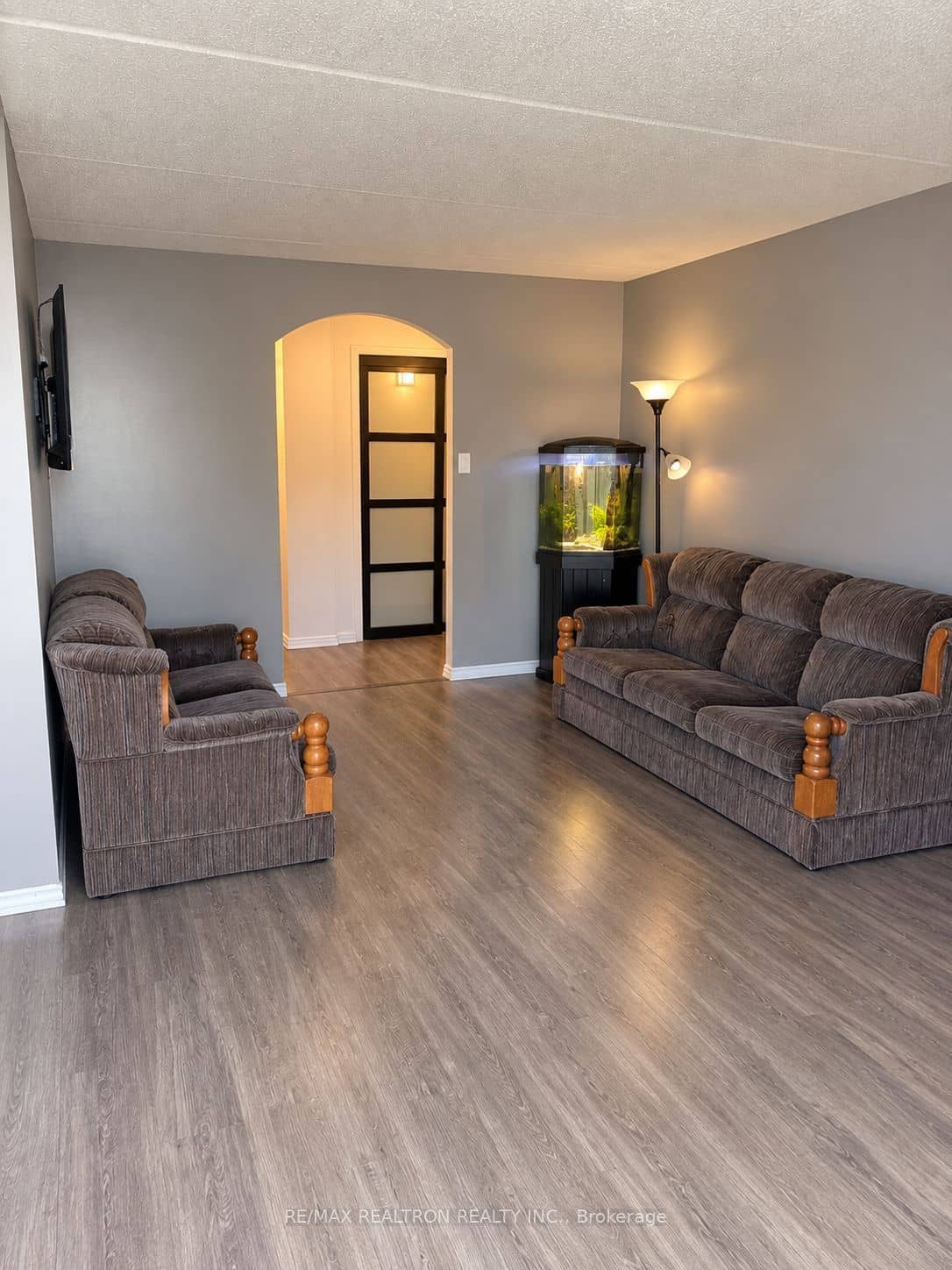 2 Glamorgan Avenue 715, Toronto, ON M1P 2M8