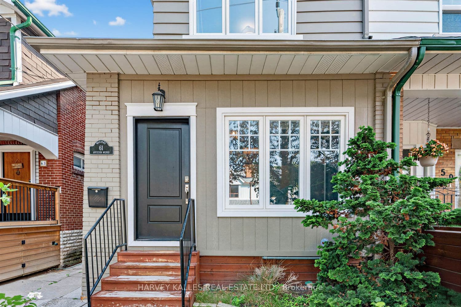 61 Appleton Avenue, Toronto, ON M6E 3A4