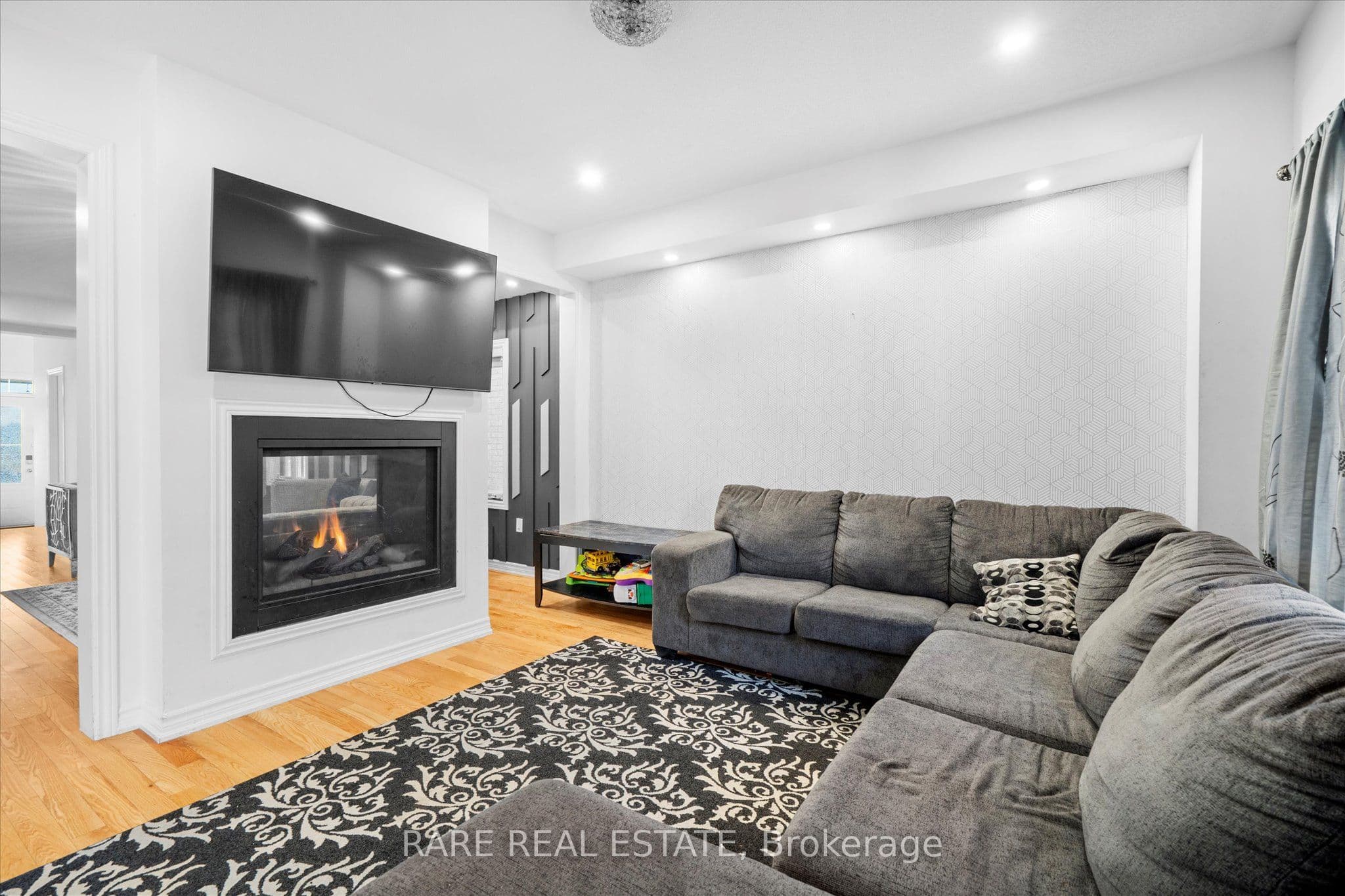 267 Fleetwood Drive, Oshawa, ON L1K 3E8