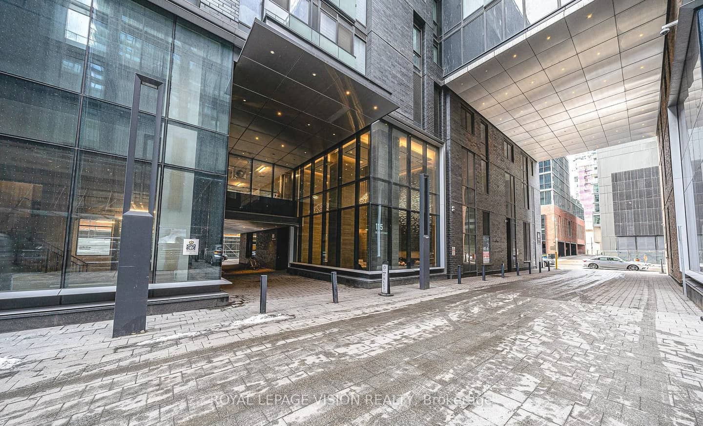 115 Blue Jays Way Street, Toronto, ON M5V 0N4