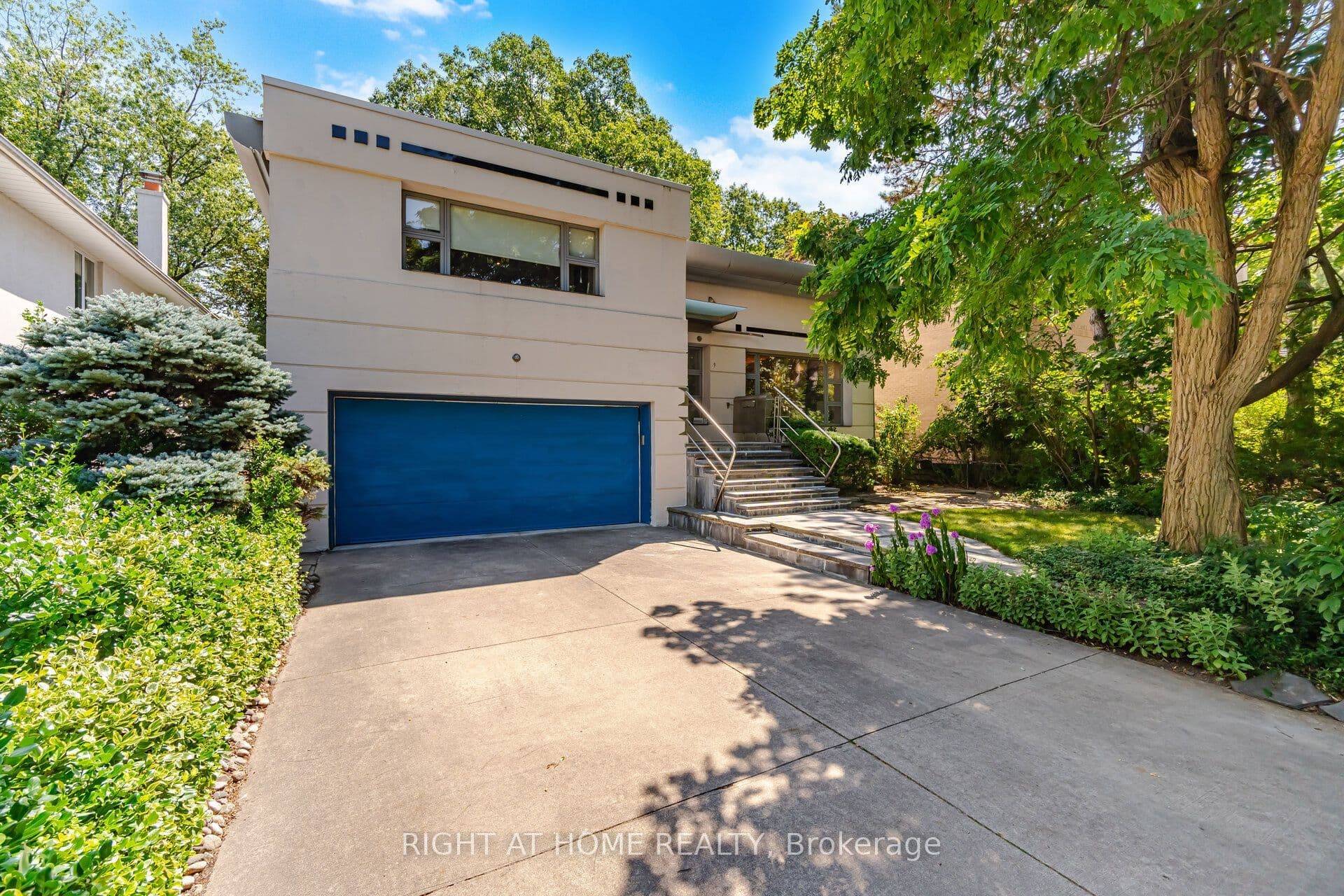 9 Saguenay Avenue E, Toronto, ON M5N 2Y5