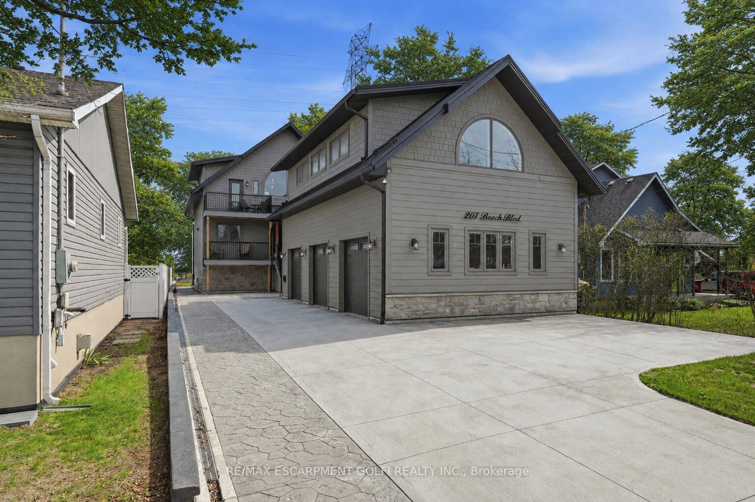 207 BEACH Boulevard, Hamilton, ON L8H 6V8