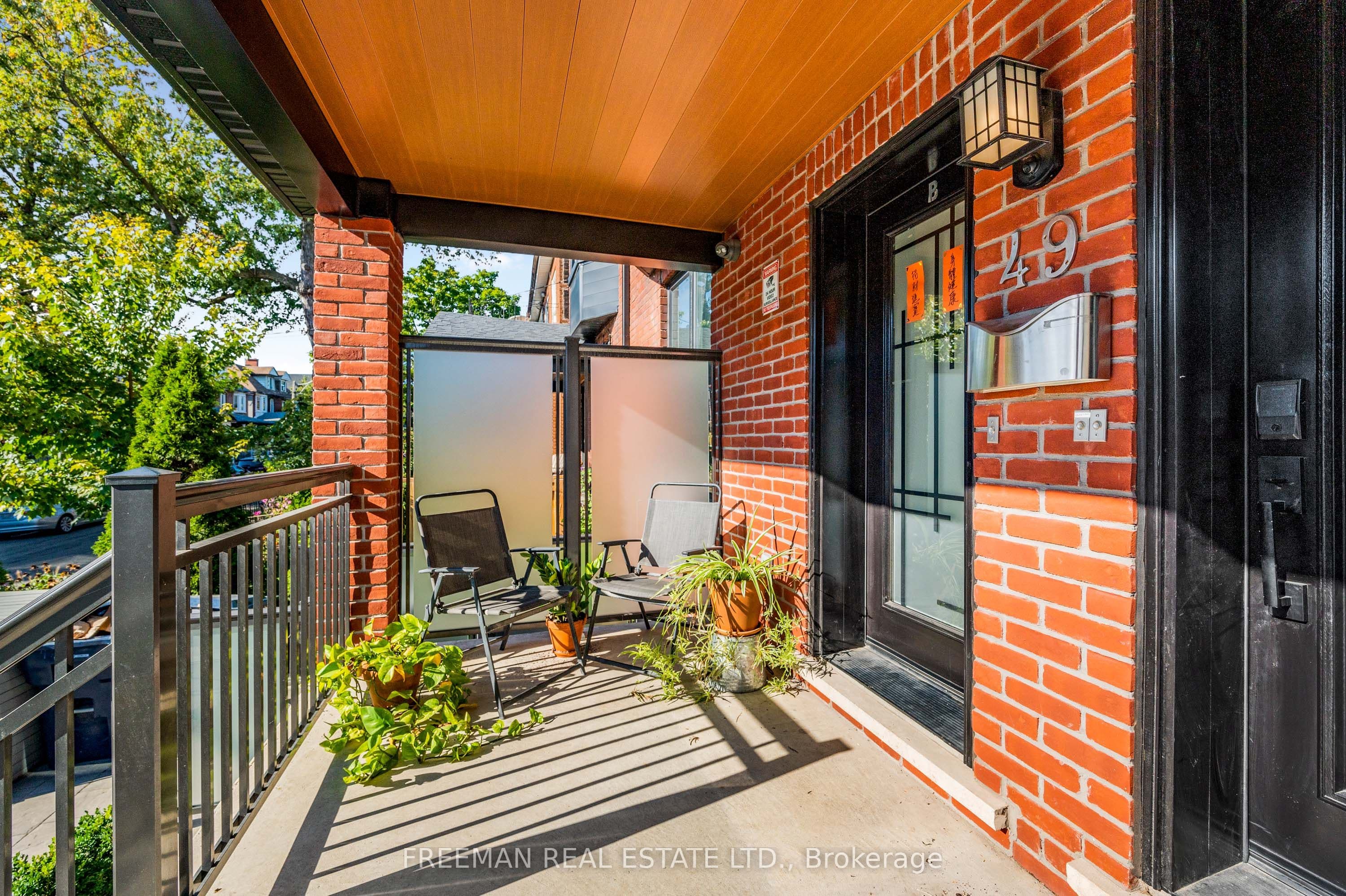 49 Beatrice Street, Toronto, ON M6J 2T2