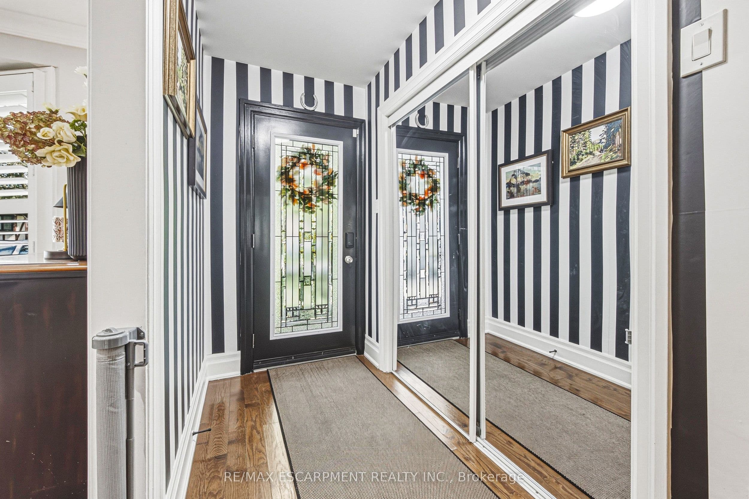 581 HOLLY HILL Crescent, Burlington, ON L7R 2G4