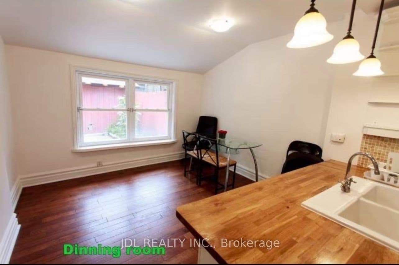 298 Robert St Street One Bedroom Main Floor, Toronto, ON M5S 2K8