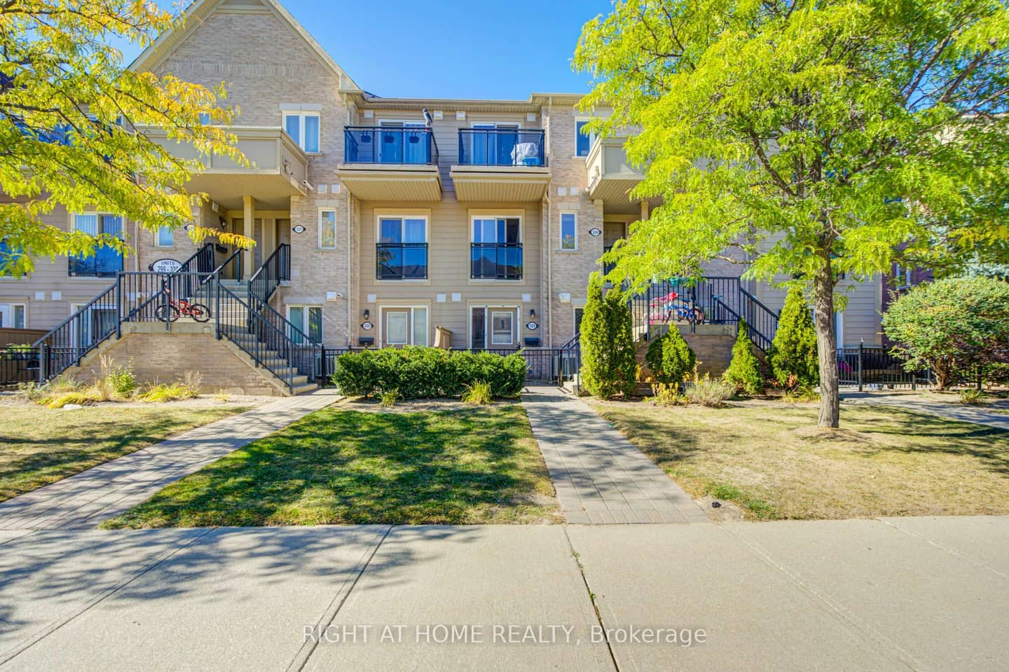 4975 Southampton Drive 323, Mississauga, ON L5M 8E4