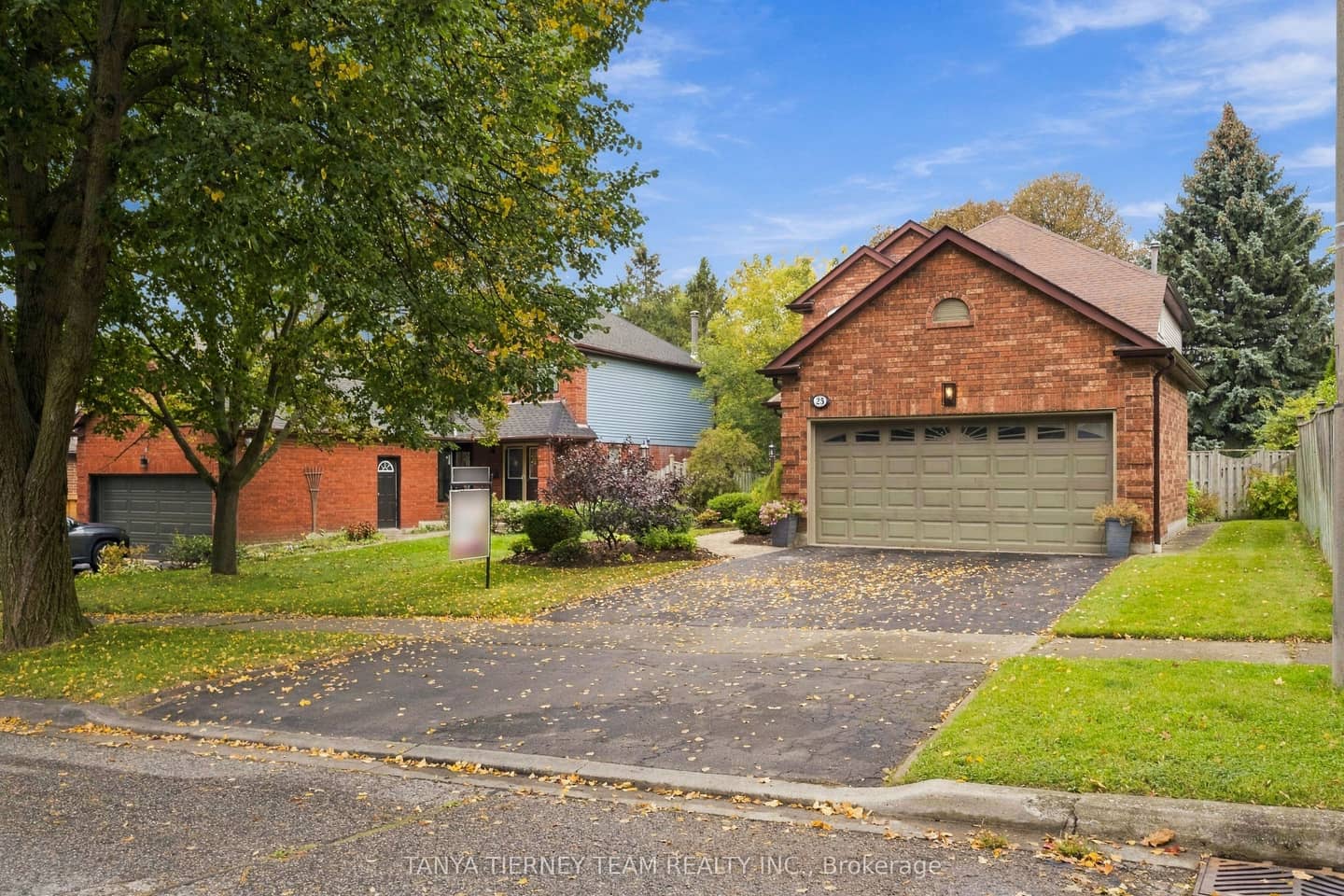 25 Coulton Court, Whitby, ON L1N 7A9