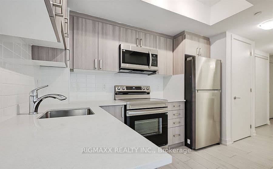 556 Marlee Avenue W 521, Toronto, ON M6B 0B1