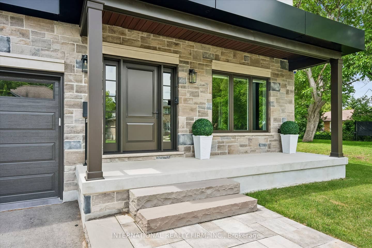 2423 Raymore Drive, Burlington, ON L7R 2B4