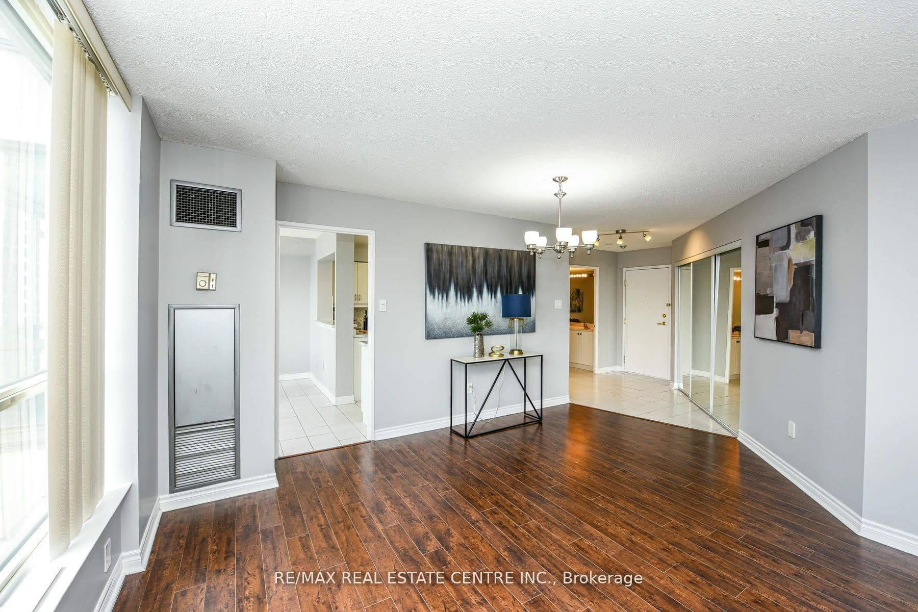 55 Elm Drive 1805, Mississauga, ON L5B 3Z3