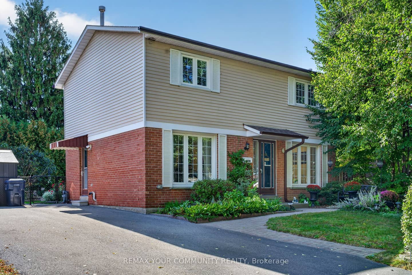 6 Standbridge Court, Toronto, ON M1B 2S5