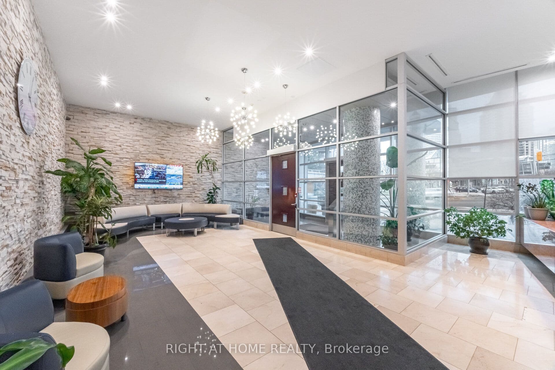 3939 Duke Of York Boulevard 1909, Mississauga, ON L5B 4N2