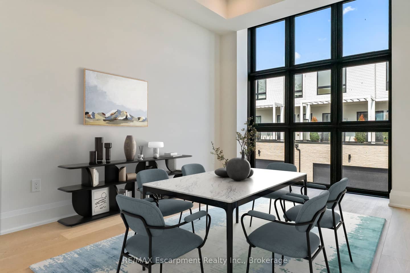 138 East Street 4, Oakville, ON L6L 0H9