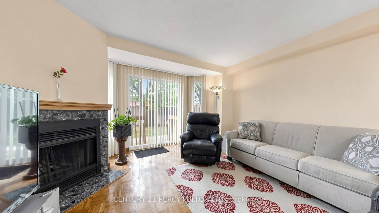 2472 Eglinton Avenue E TH26, Toronto, ON M1K 5J9