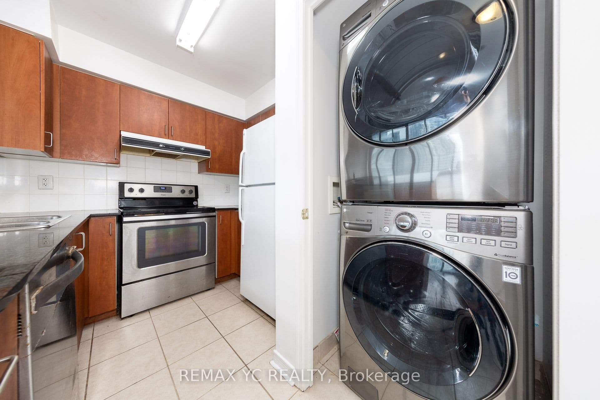 5500 Yonge Street 2410, Toronto, ON M2N 7L1
