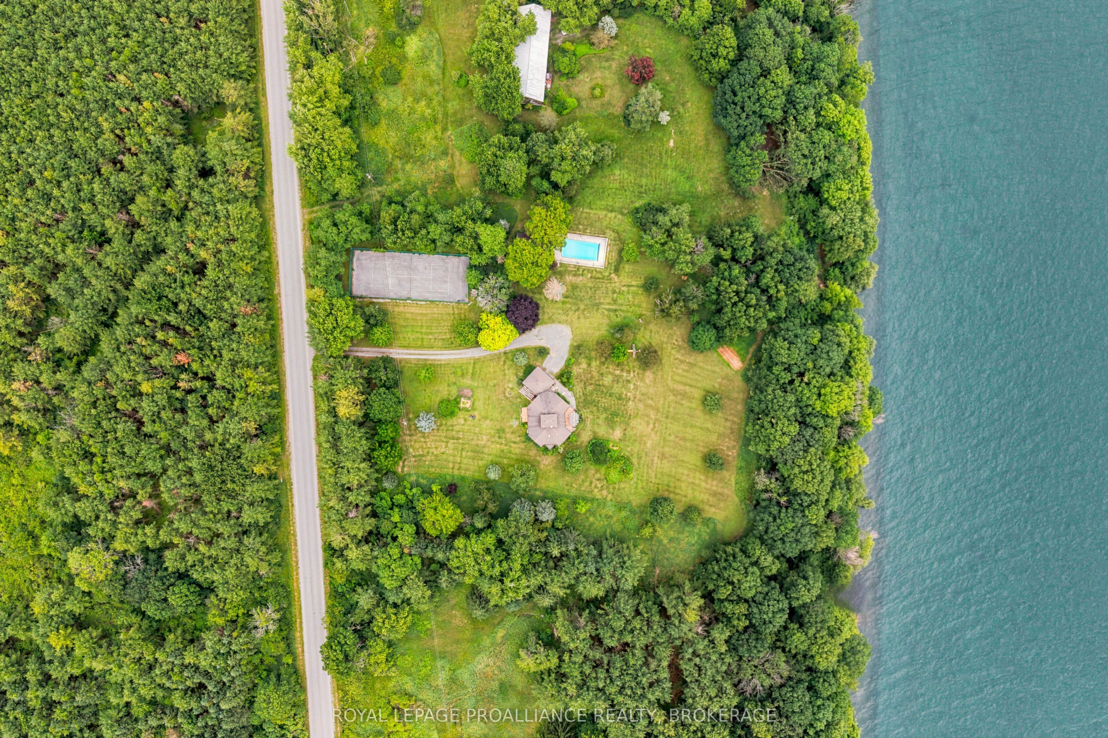 2576 Howe Island Drive, Frontenac Islands, ON K7G 2V6
