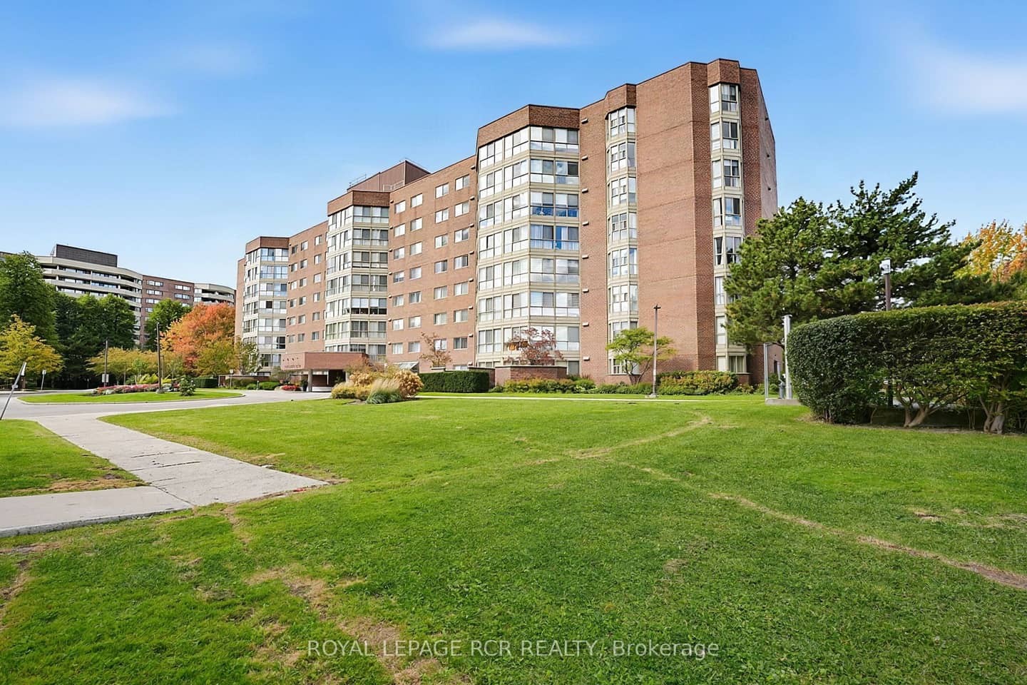 5 Weldrick Road W 507, Richmond Hill, ON L4C 8S9