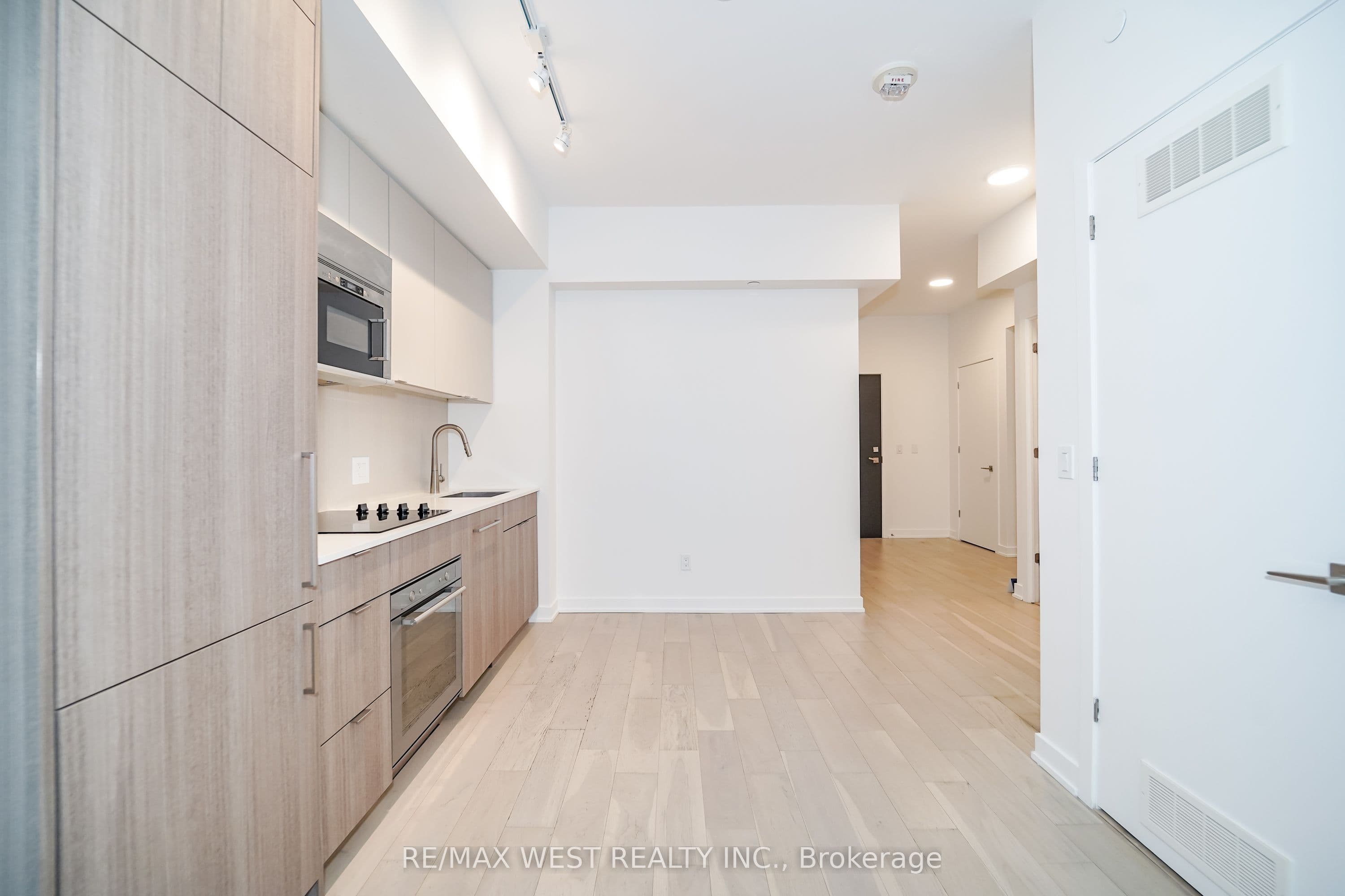 840 St Clair Avenue W 205, Toronto, ON M6C 0A4