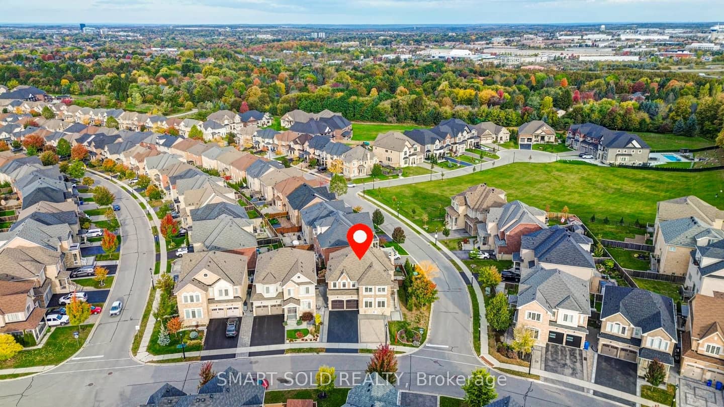 982 Wilbur Pipher Circle, Newmarket, ON L3X 0B8
