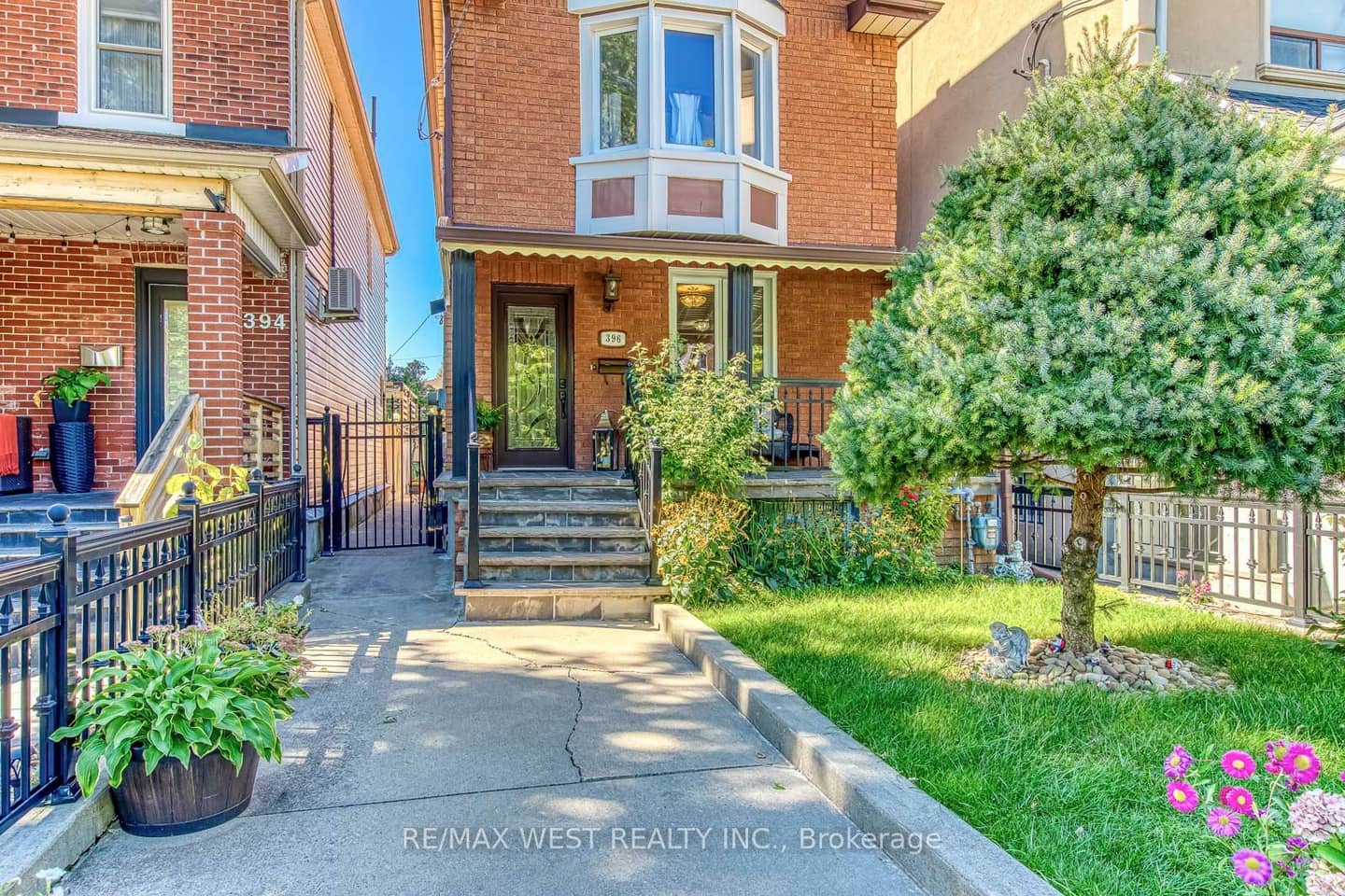 369 Bartlett Avenue N, Toronto, ON M6H 3G7
