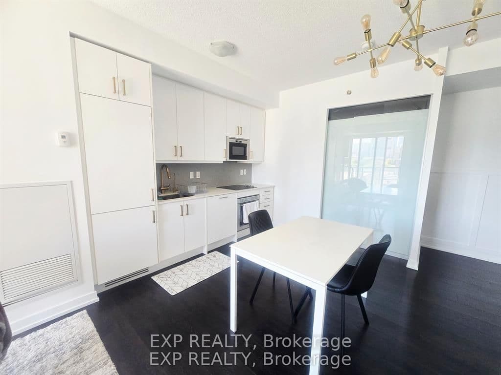 297 College Street 608, Toronto, ON M5T 0C2