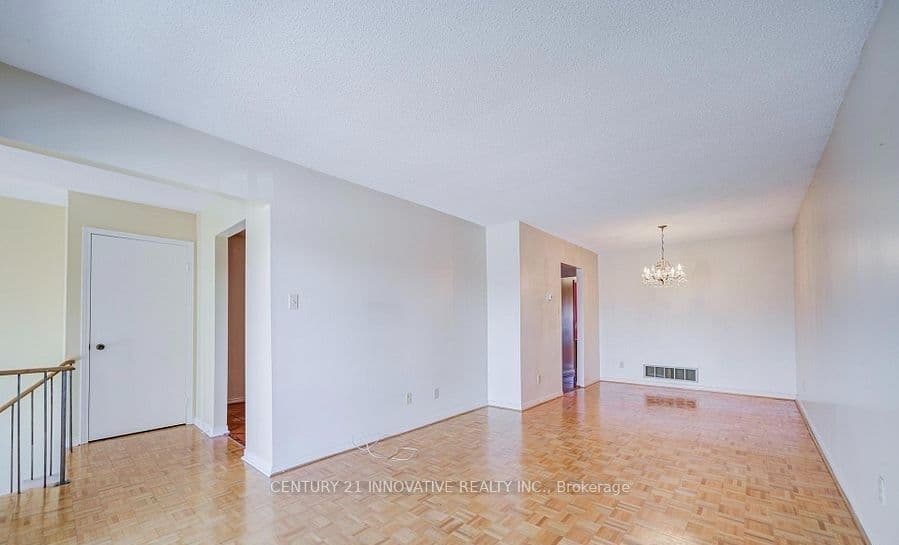 9 Capstan Court, Toronto, ON M3L 2M9