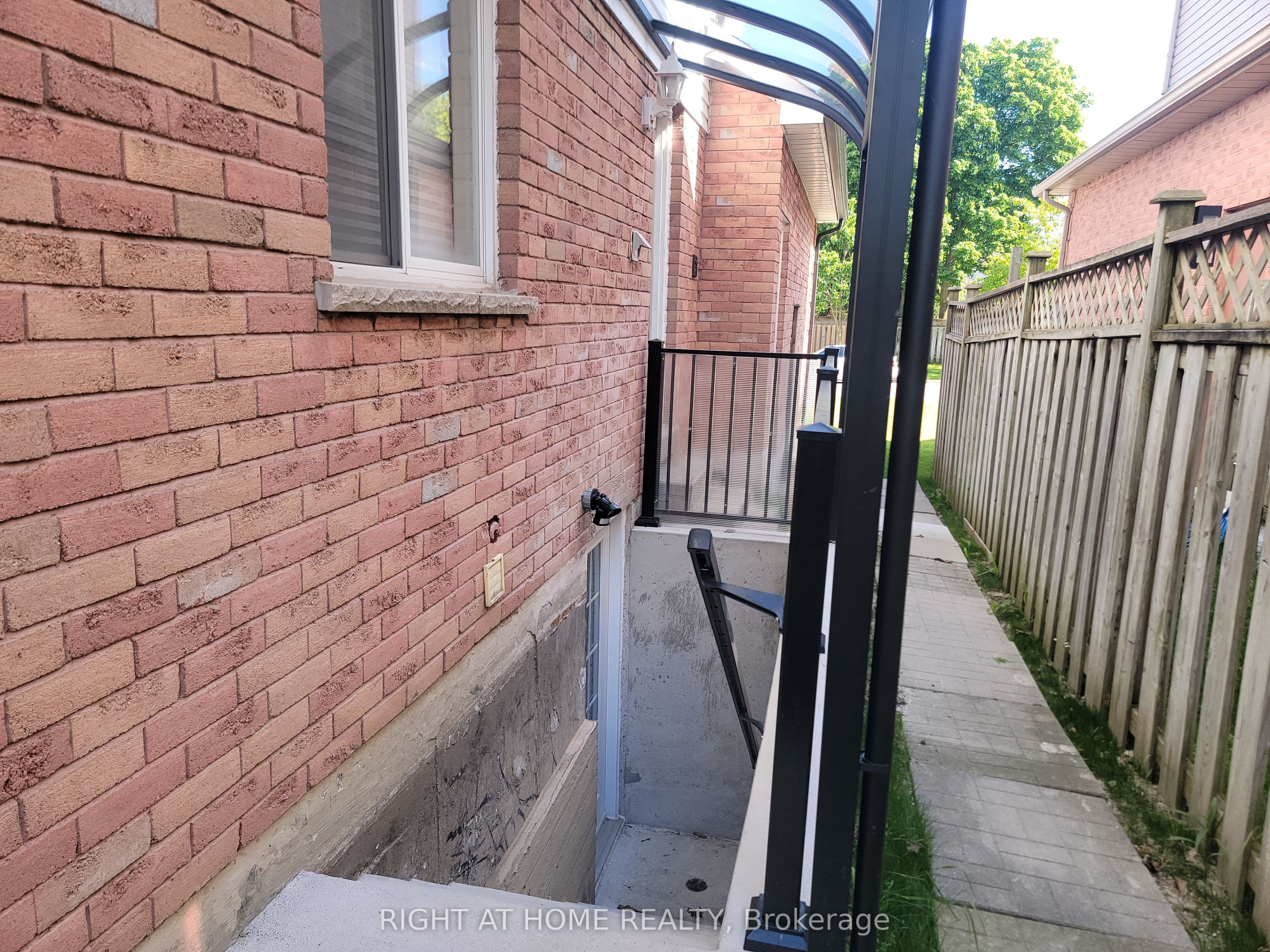 70 Lipton Crescent Basement, Whitby, ON L1R 1W9