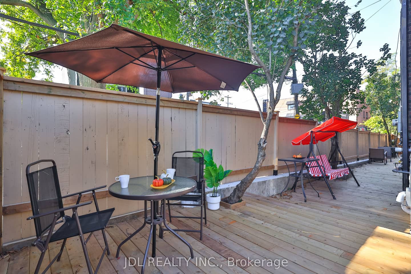 5 Sorauren Avenue, Toronto, ON M6R 2C6