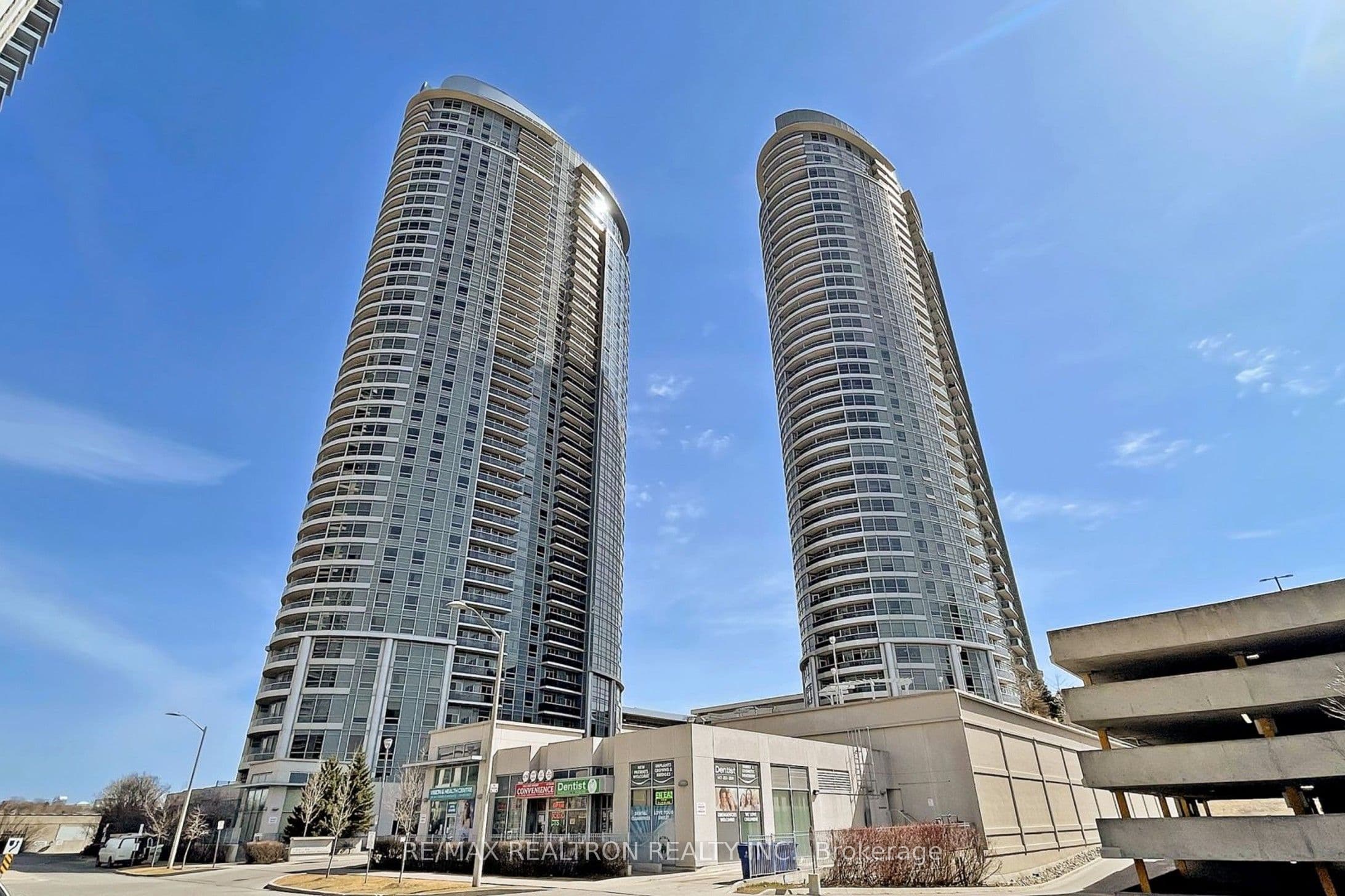 125 Village Green Square 911, Toronto, ON M1S 0G3