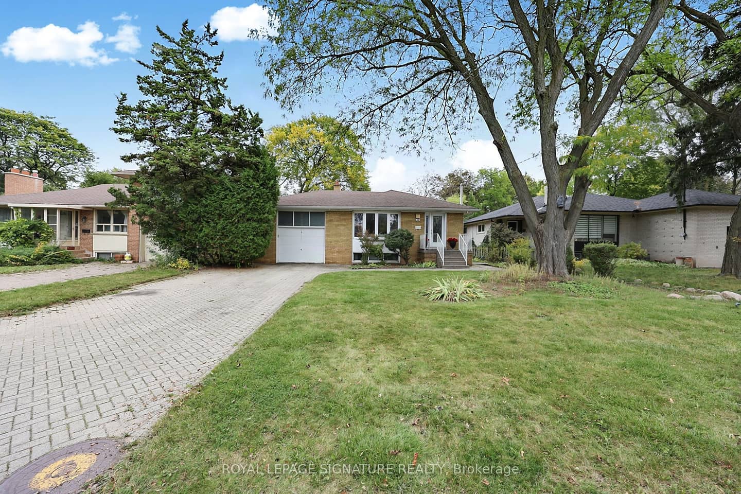 37 Finchurst Drive, Toronto, ON M2R 1K8