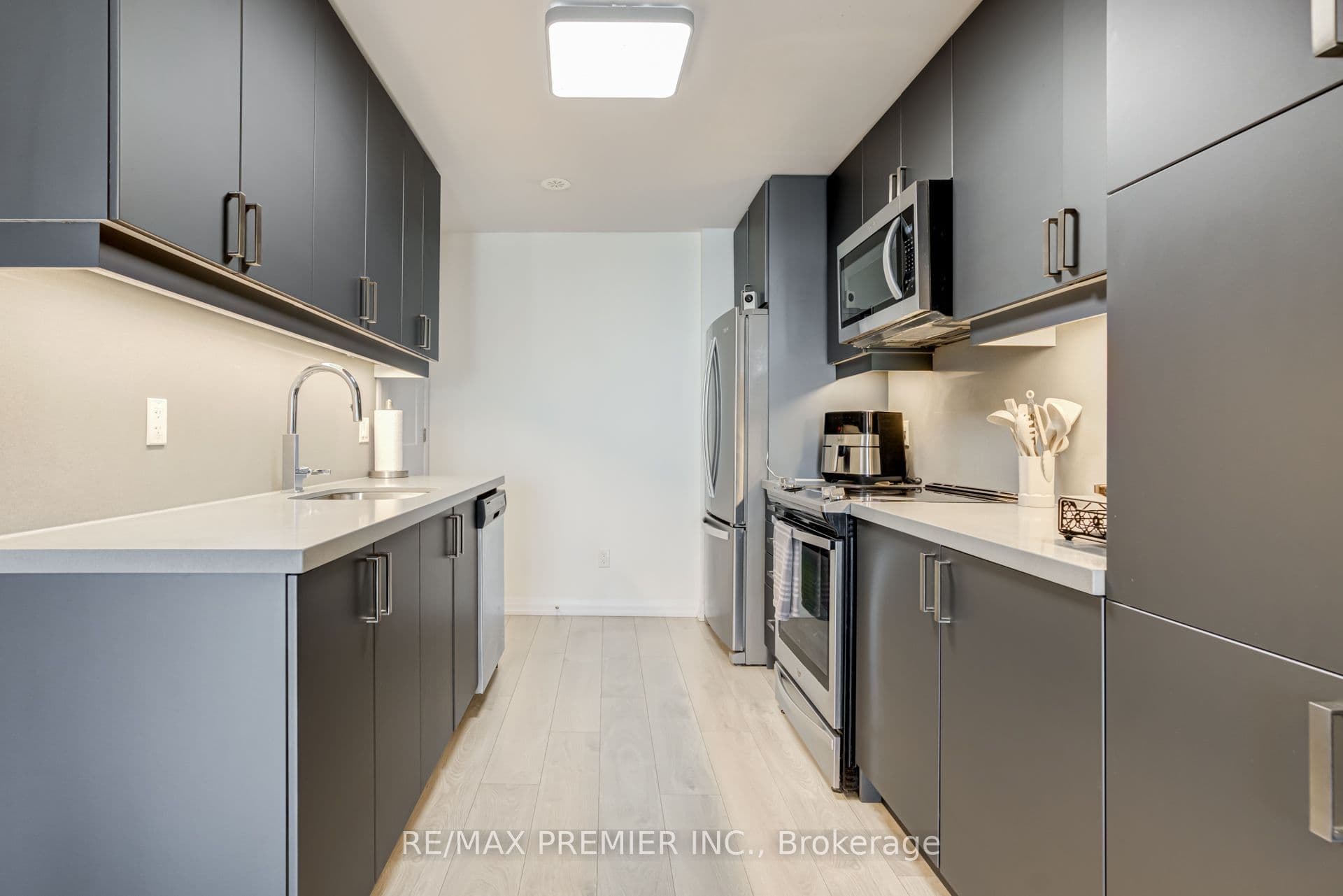 1010 Portage Parkway 5, Vaughan, ON L4K 0K3