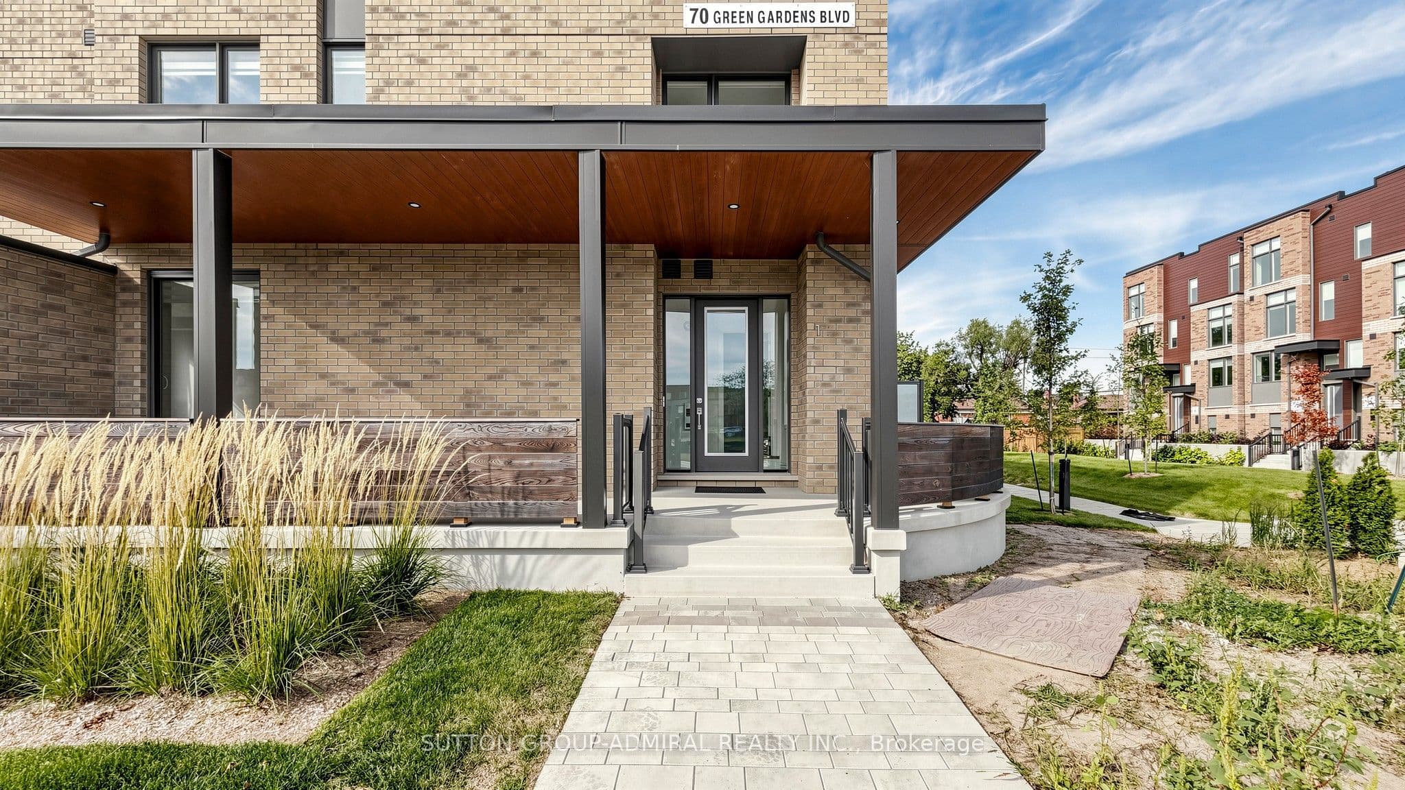 70 Green Gardens Boulevard 1, Toronto, ON M6A 0E6