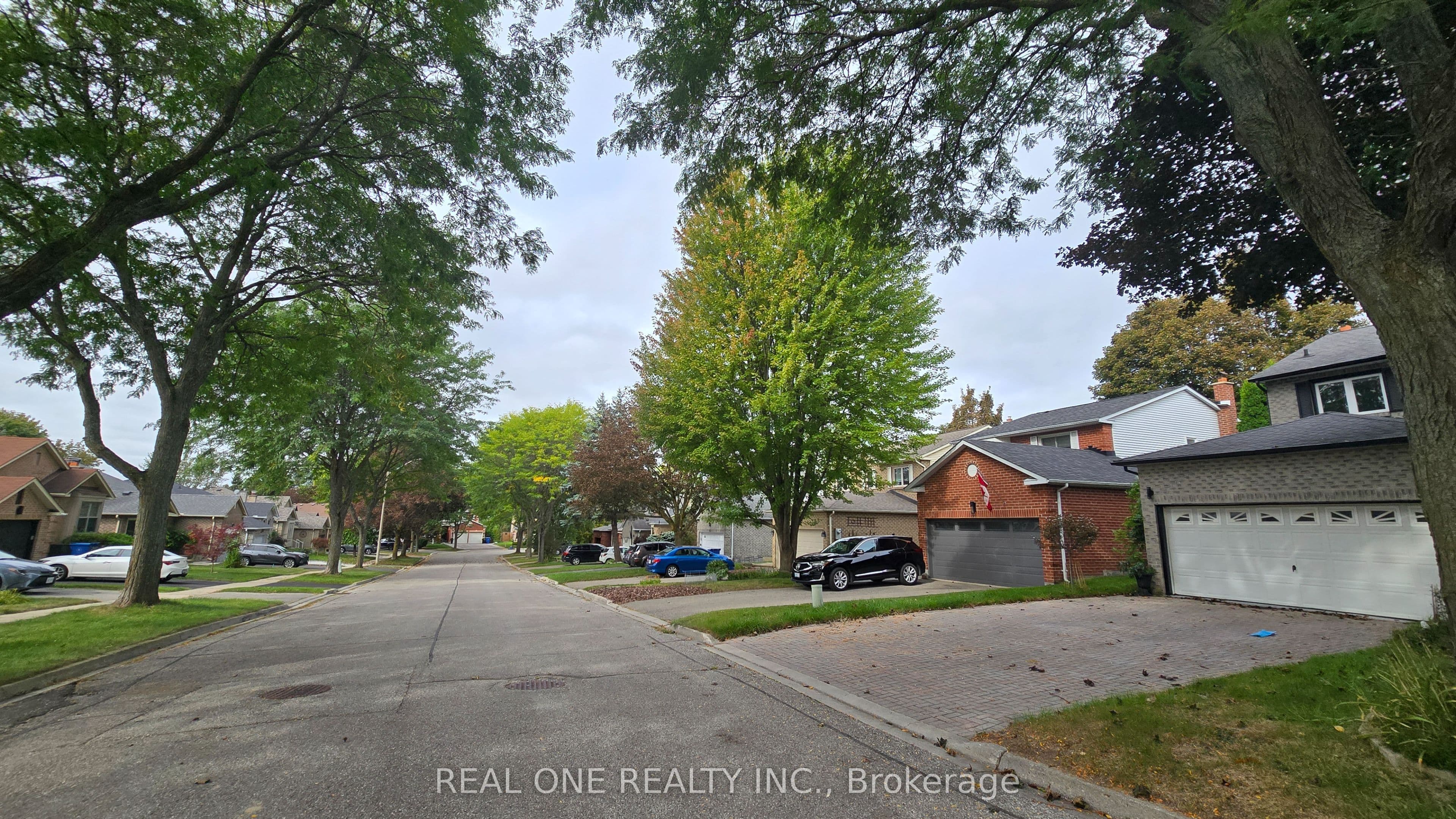 58 Closs Square B, Aurora, ON L4G 5H6