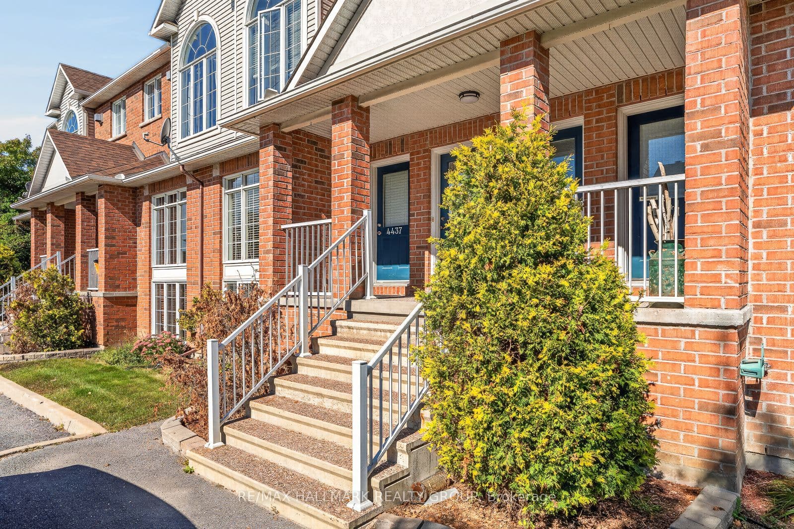 4437 Harper Avenue, Cyrville - Carson Grove - Pineview, ON K1J 1C9