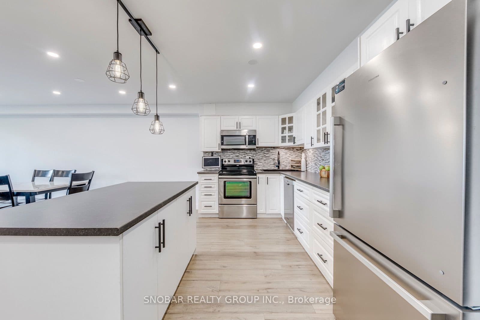 15 La Rose Avenue 204, Toronto, ON M9P 1A7