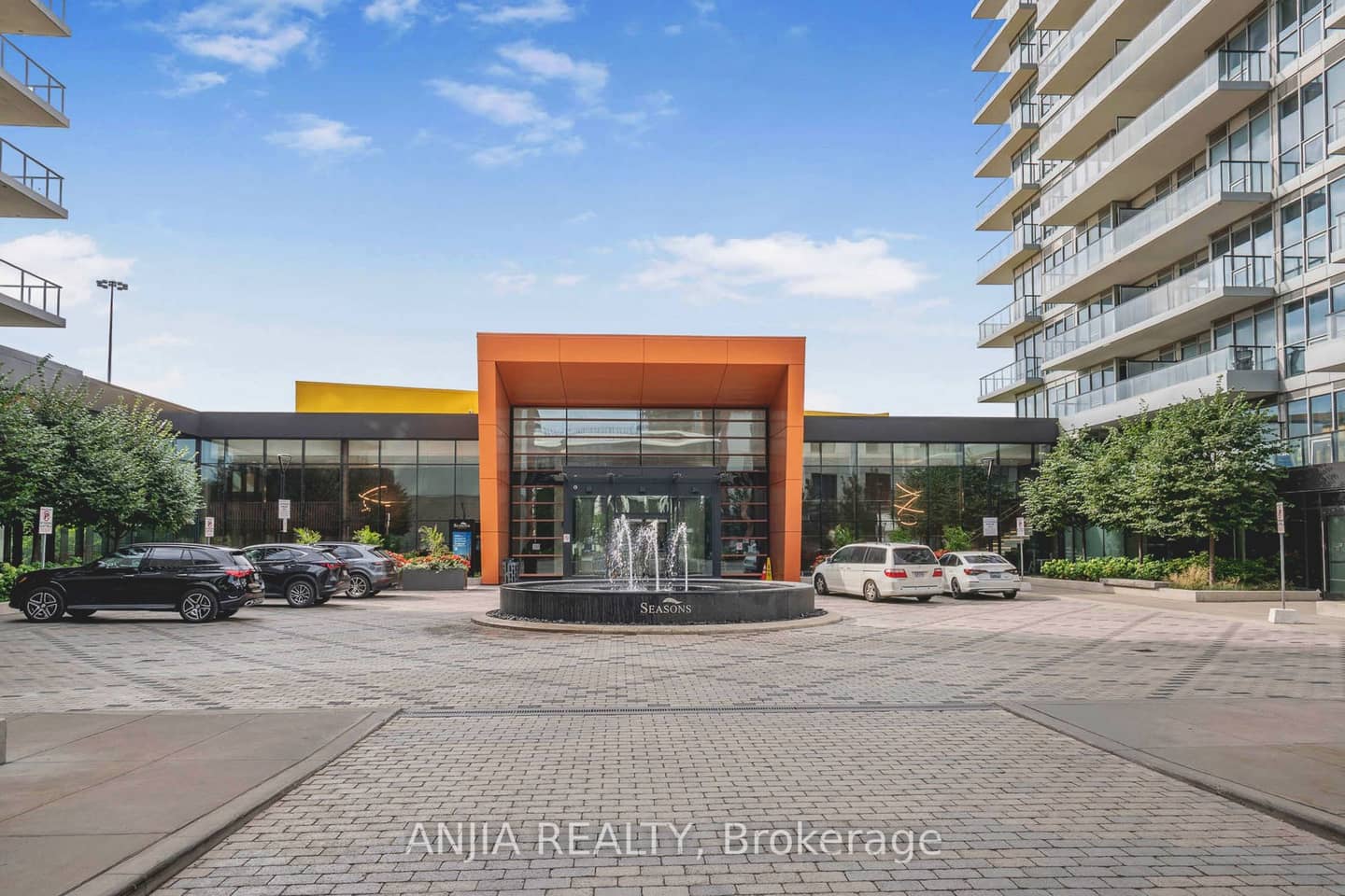 85 McMahon Drive TH607, Toronto, ON M2K 0H2