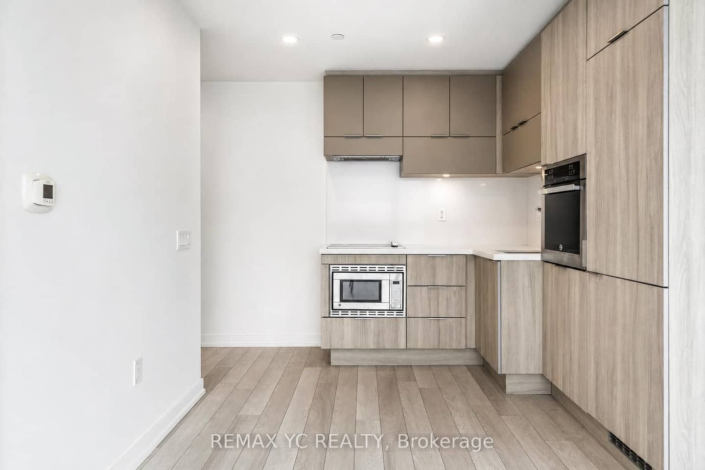 39 Roehampton Avenue 3708, Toronto, ON M4P 0G1
