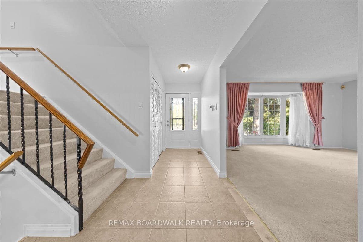 965 Cahill Drive W, Hunt Club - Windsor Park Village and Area, ON K1V 9H9