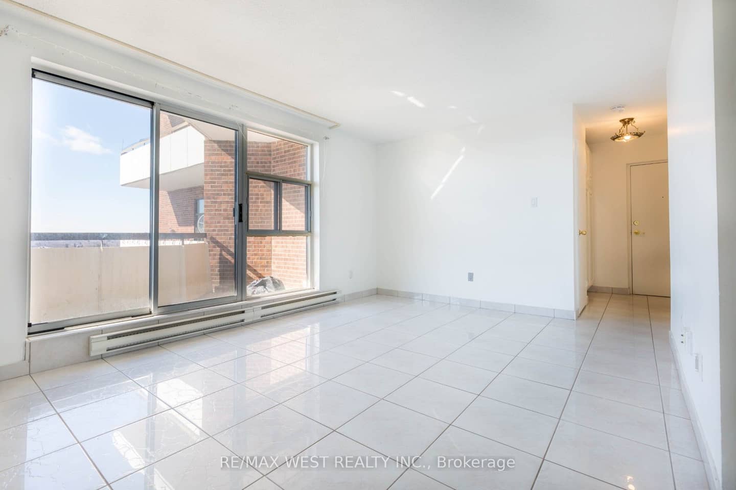 3025 Queen Frederica Drive 1503, Mississauga, ON L4Y 3A1