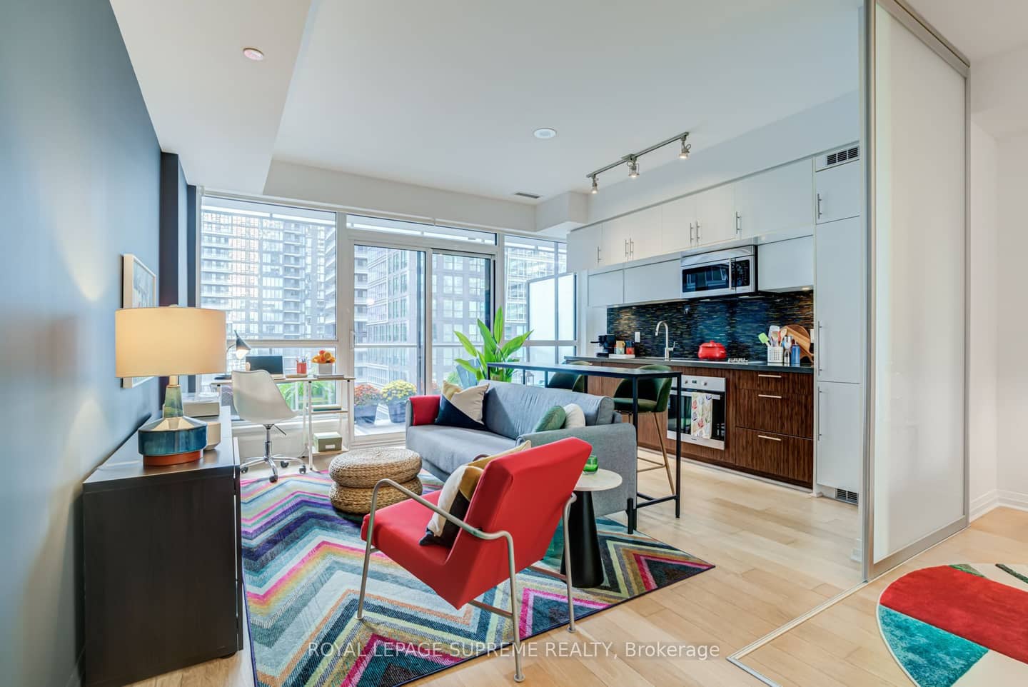 8 Mercer Street 1710, Toronto, ON M5V 0C4