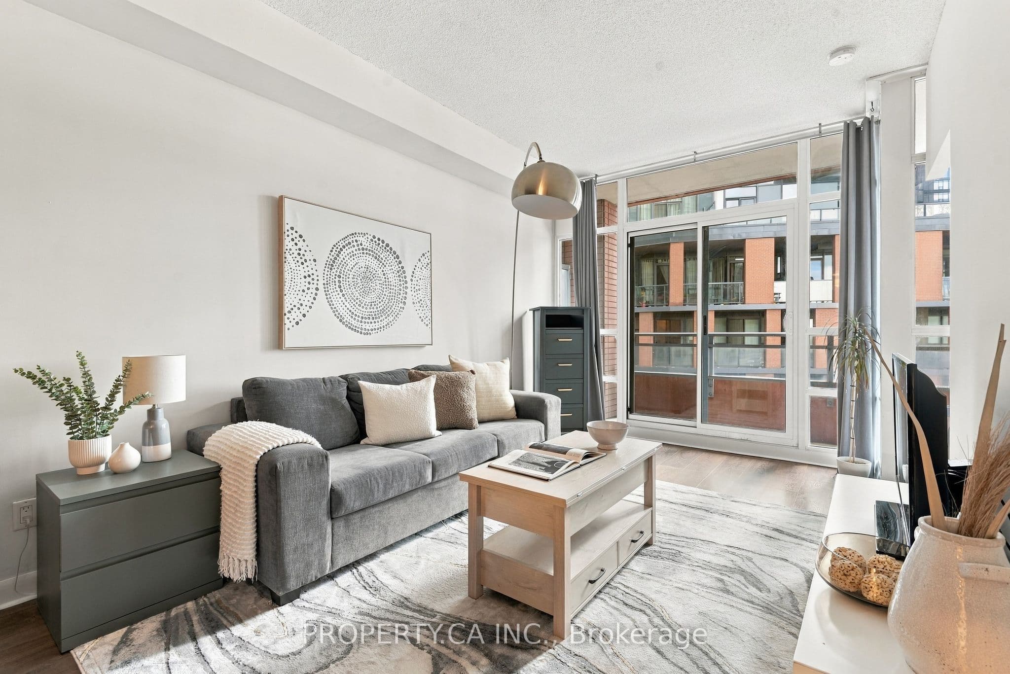 15 Bruyeres Mews 503, Toronto, ON M5V 0A7