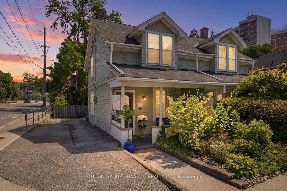 137 Chisholm Street, Oakville, ON L6K 3J1