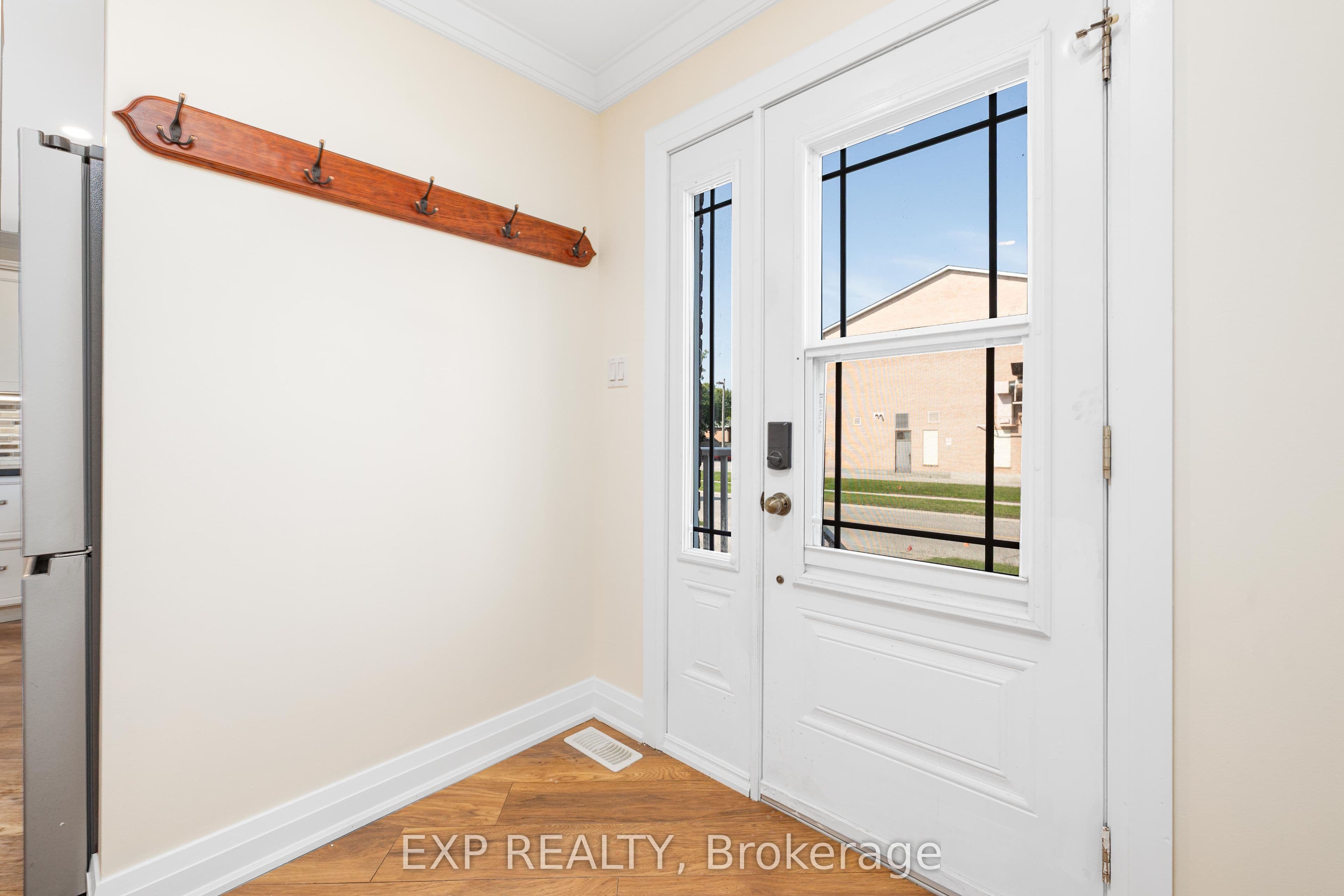 41 Hodgins Avenue, Georgina, ON L4P 3N1