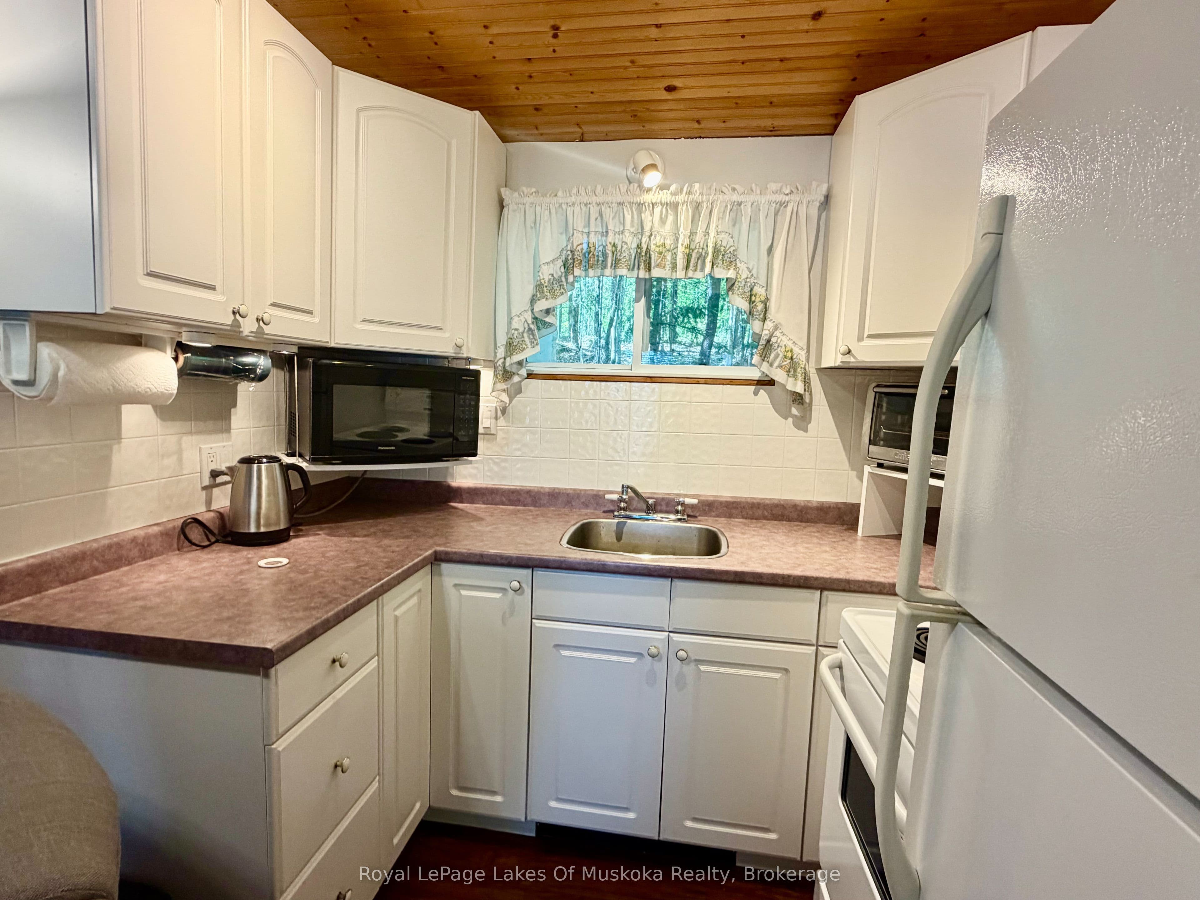 1082 Lakeshore Drive S, Bracebridge, ON P1L 1X3