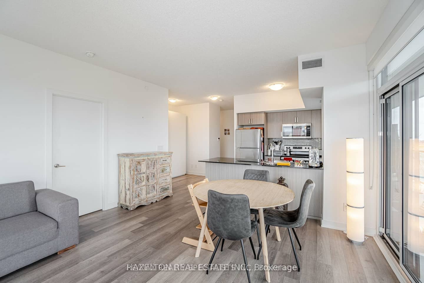 1604 Eglinton Avenue W 1304, Toronto, ON M6E 0A1