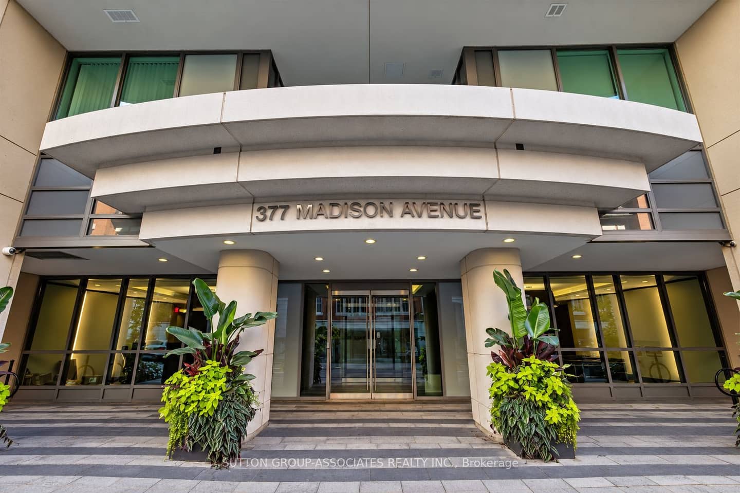 377 Madison Avenue 502, Toronto, ON M4V 3E1