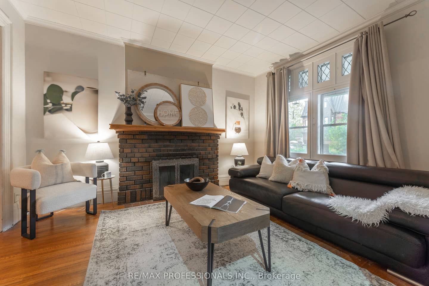 181 Garden Avenue, Toronto, ON M6R 1H8