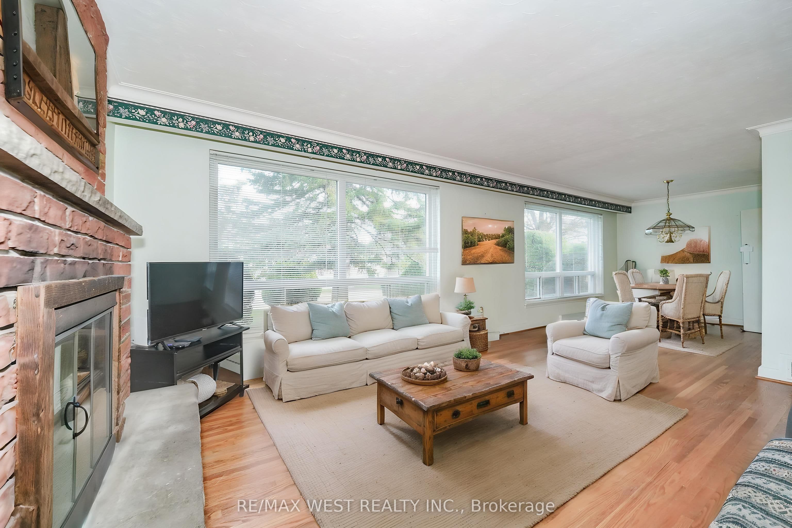 215 Acton Avenue, Toronto, ON M3H 4H8