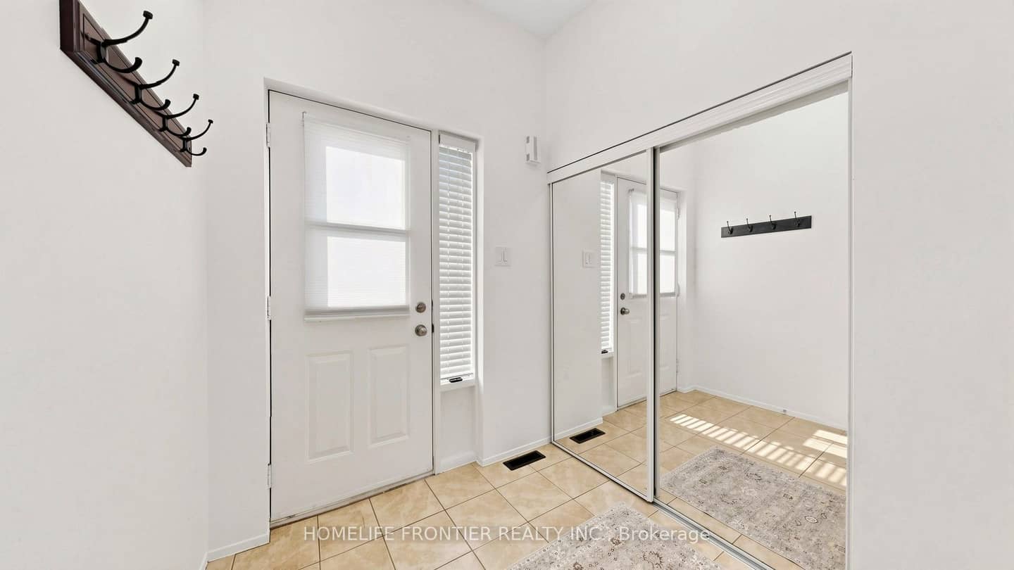 544 Jack Giles Circle, Newmarket, ON L3X 1X9