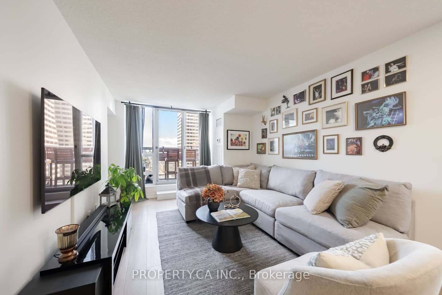 43 Eglinton Avenue E 1902, Toronto, ON M4P 1A2